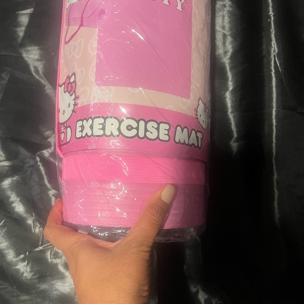 HELLO KITTY exercise mat , NWT - Picture 6 of 8